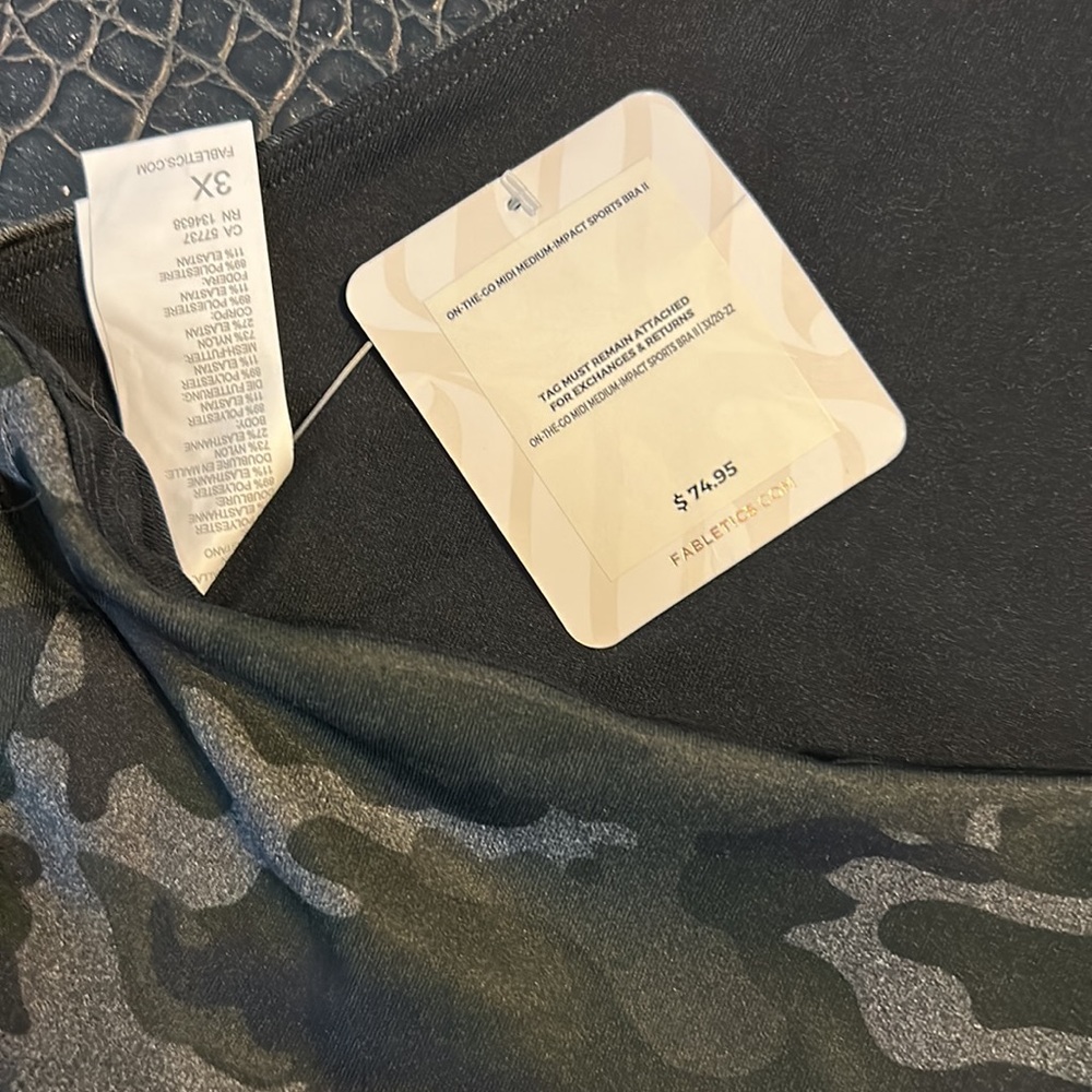 Fabletics Sports Bra - Picture 4 of 4